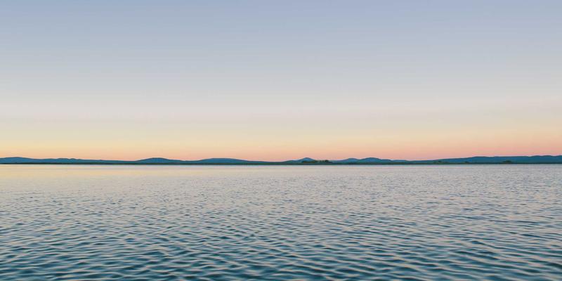 专业播客制作全流程指南：从录音设备选择到后期降噪与响度标准化